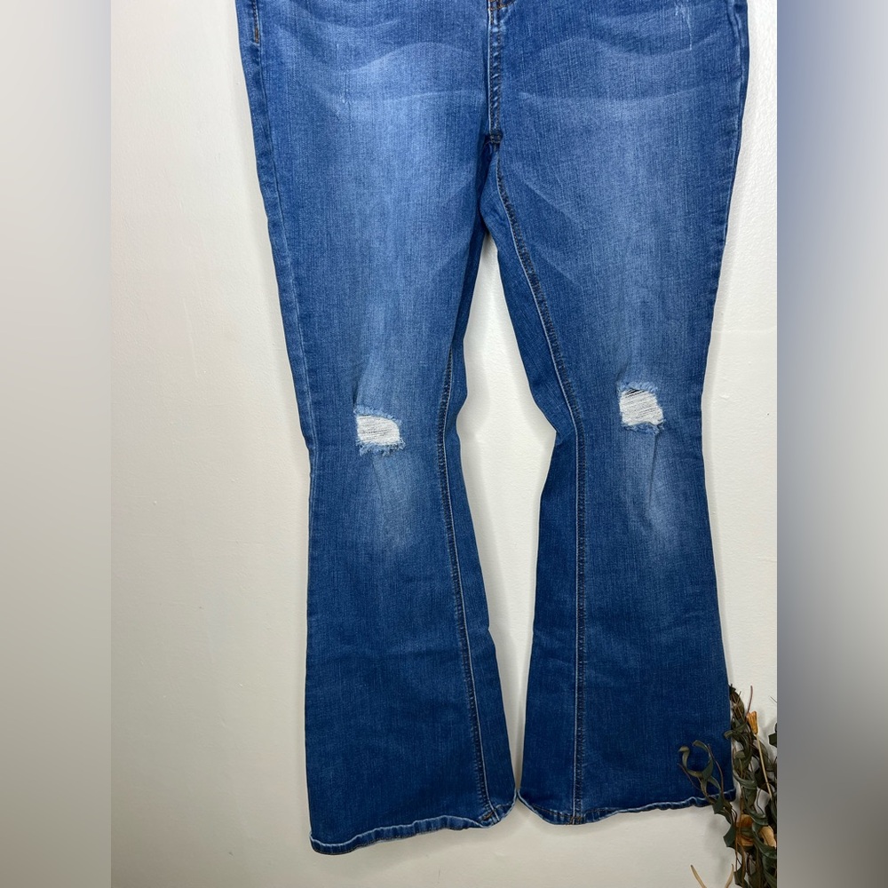 Distressed Jeans - Picture 3 of 7